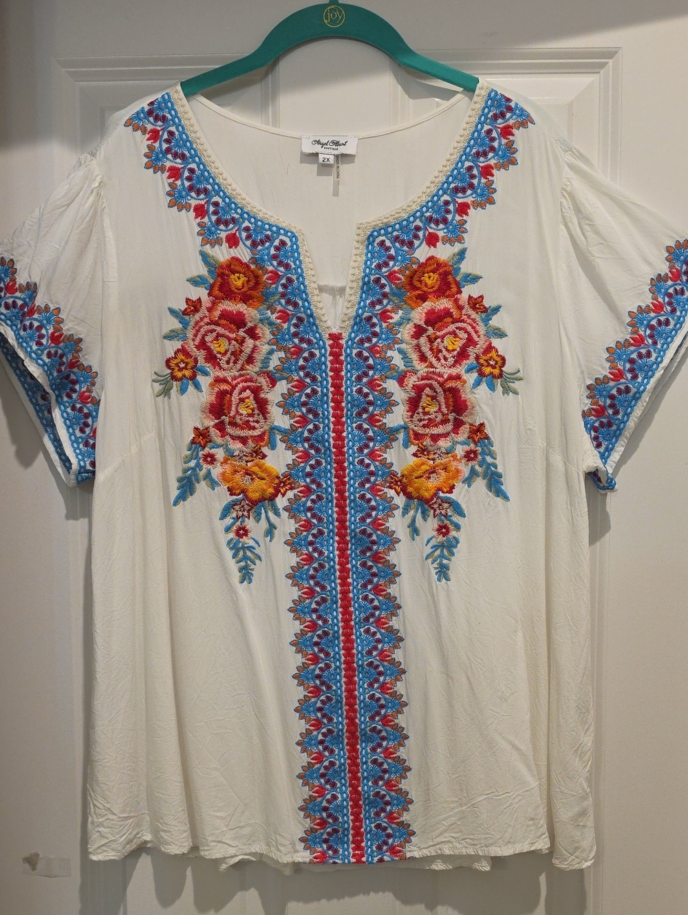 Angel Heart Boutique White Embroidered Floral V-Neck Tunic 2x